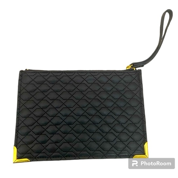 CUTE QUILTED BLACK WRISTLET - Picture 1 of 4